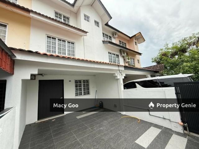 Terraced House for sale in Malaka