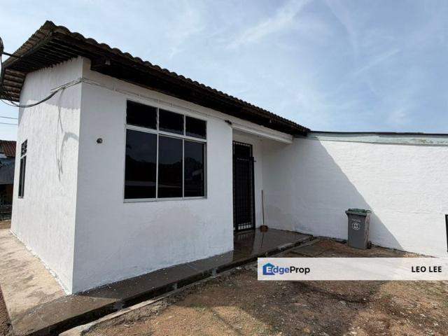 House for sale in Malaka