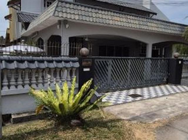 House for sale in Malaka
