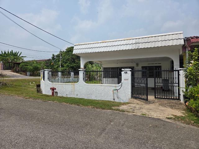 Terraced House for sale in Malaka