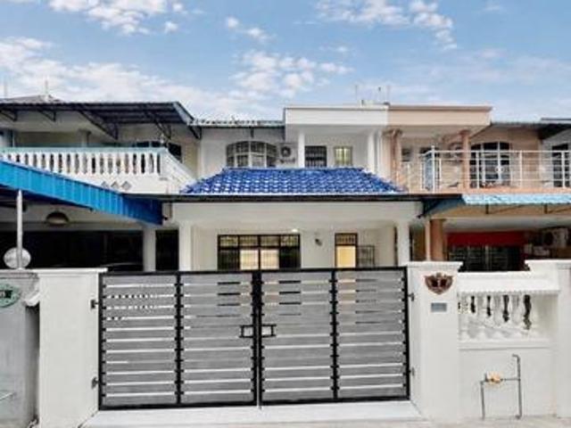 Terraced House for sale in Pontian