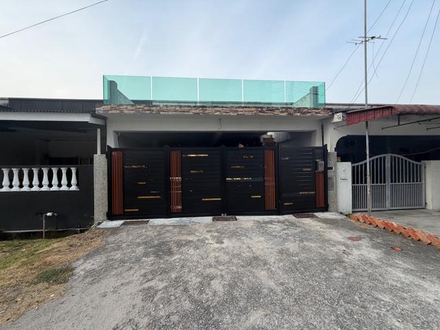 Terraced House for sale in Malaka