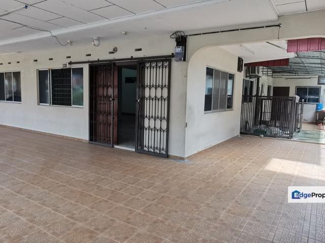 House for sale in Malaka
