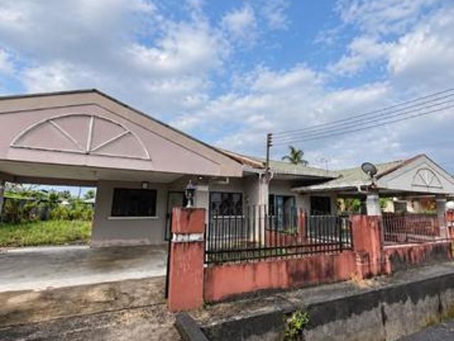 Residential House for sale in Kuching, Bahagian Kuching