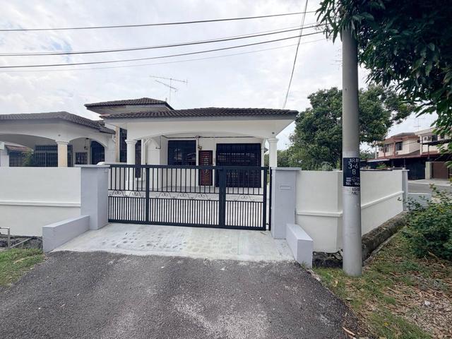 Residential House for sale in Simpang Renggam, Kluang