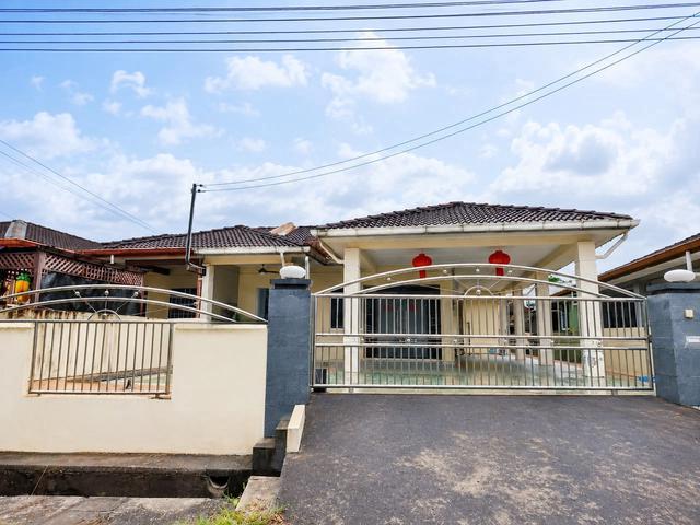 Residential House for sale in Kuching, Bahagian Kuching