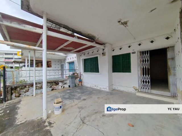 House for sale in Malaka