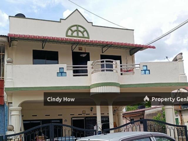 Terraced House for sale in Malaka