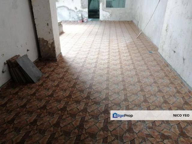 Shop for sale in Malaka