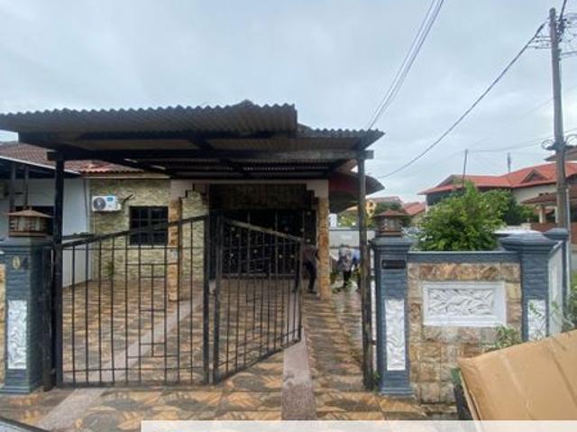 House for rent in Malaka