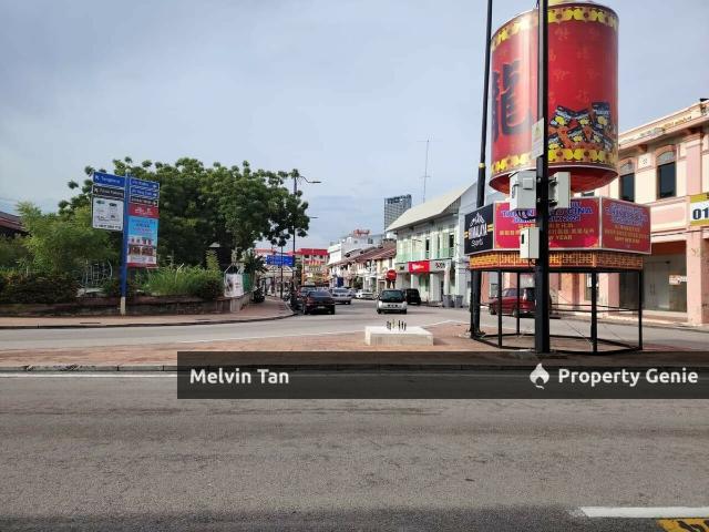 Shop Office for sale in Malaka
