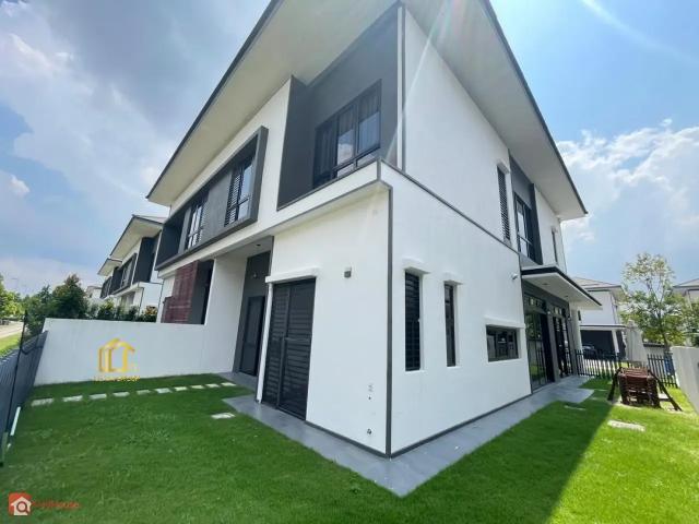 Room for rent in Petaling, Alam Impian