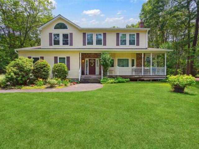 House for sale in Holtsville House for sale in Holtsville