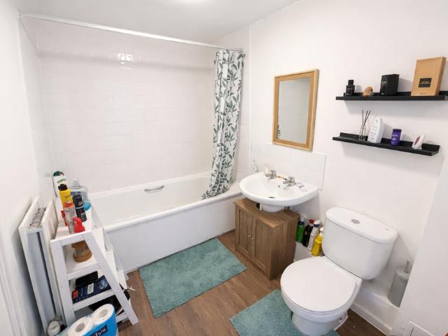 Apartment for rent in Woodcot, Middlecroft