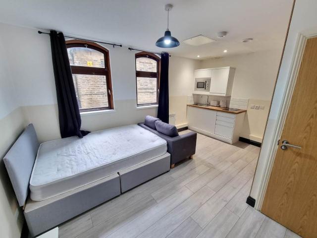 Studio for rent in West Yorkshire