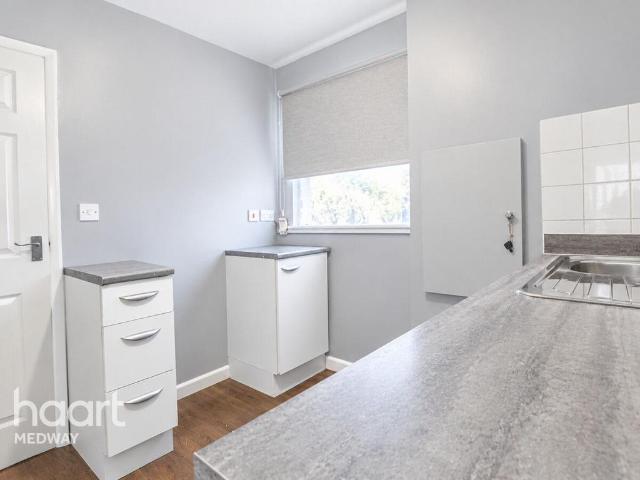 Apartment for rent in Brompton, Gillingham