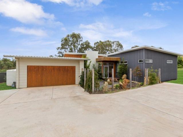 Apartment for sale in Campbells Creek, Victoria