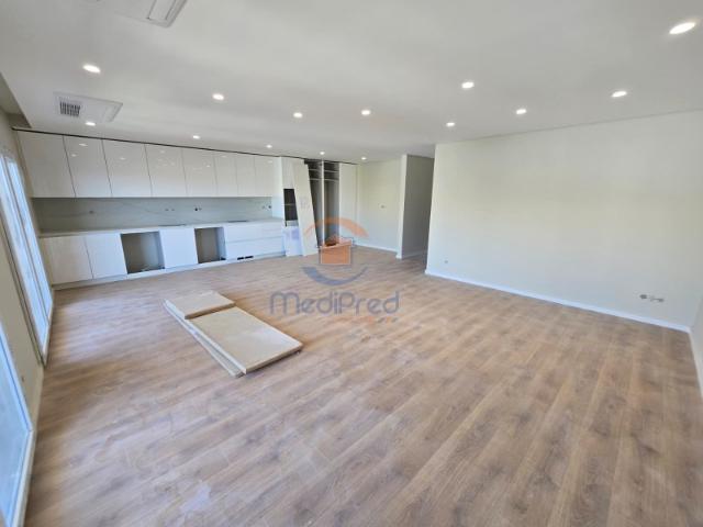 Apartamento venda em Santo António dos Cavaleiros e Frielas, Loures