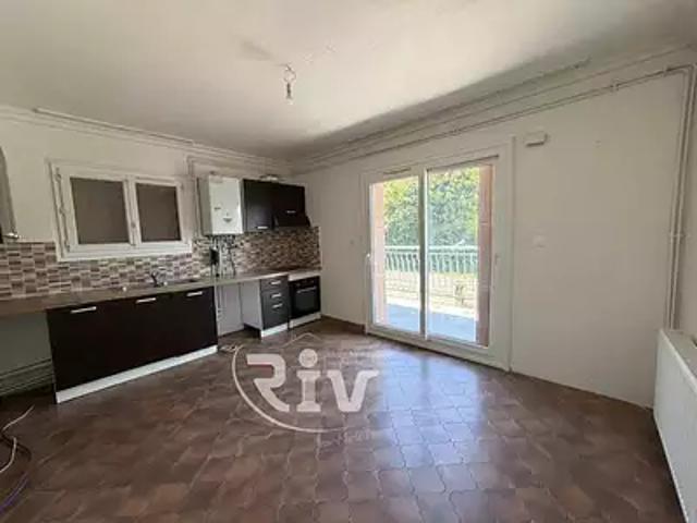 Appartement location à Le Village, Jardin