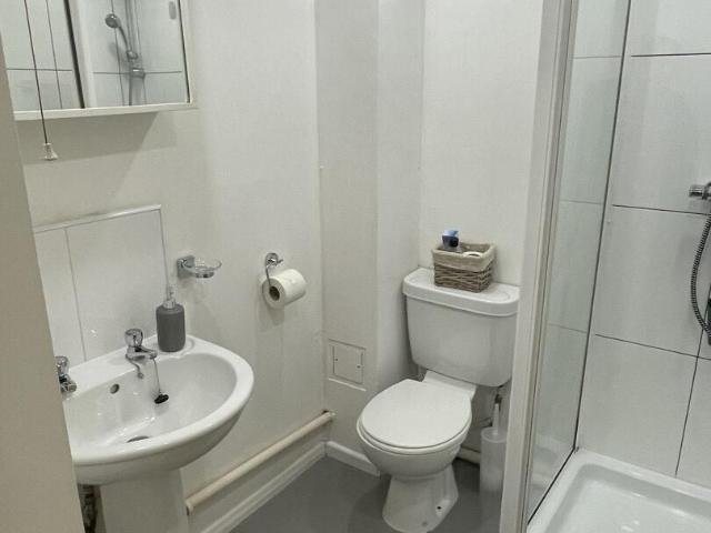 Studio for rent in Bede Island, Old Wharf