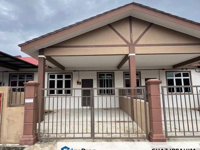 House for sale in Malaka