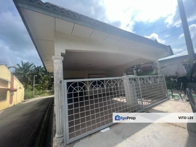 House for sale in Malaka
