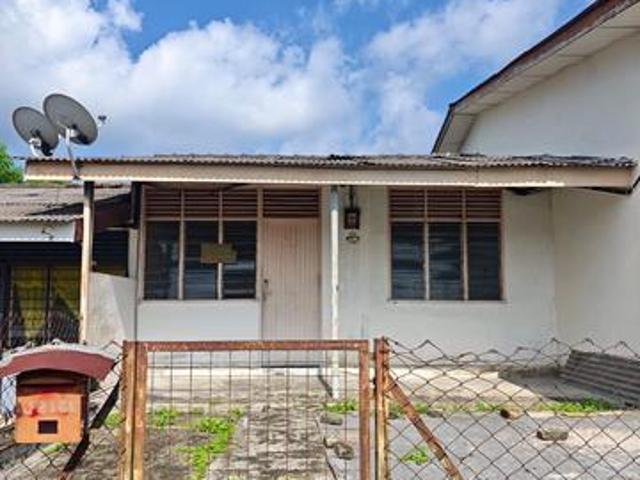 Terraced House for sale in Malaka