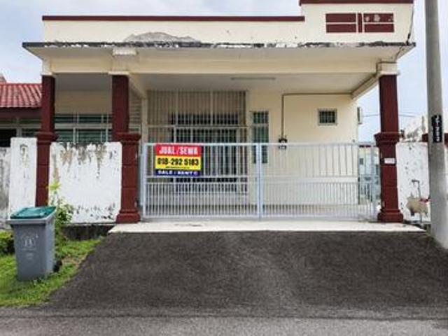 Terraced House for sale in Malaka