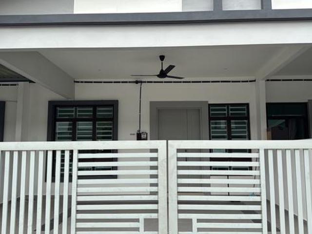 Terraced House for sale in Malaka
