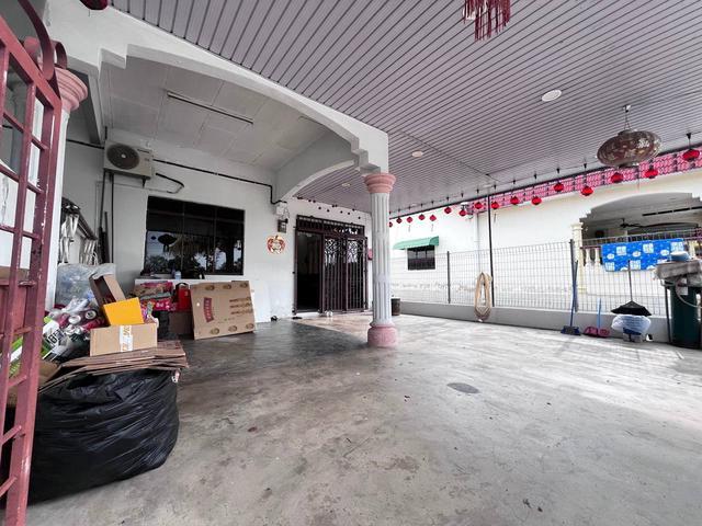 Terraced House for sale in Malaka