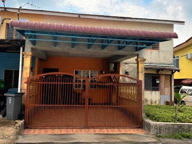 Terraced House for sale in Malaka