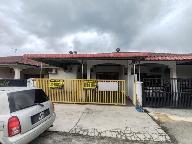 Terraced House for sale in Malaka