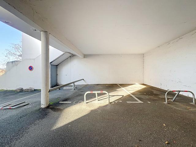 Garage vente à Bourg-en-Bresse, Jassans-riottier