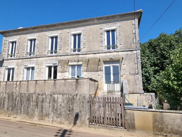 Maison vente à Nontron, Javerlhac-et-la-chapelle-saint-robert