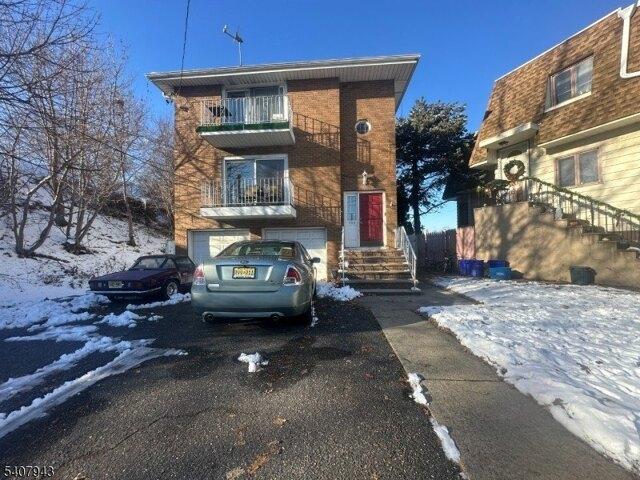 House for sale in Lyndhurst, New Jersey