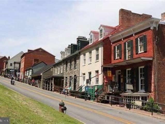 House for sale in Charles Town
