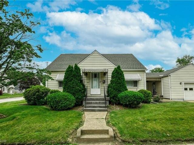 House for sale in Cuyahoga Falls