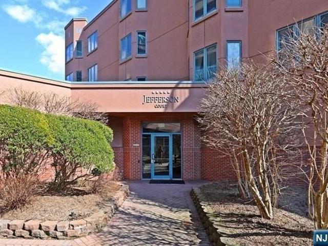Condo for sale in Edgewater, New Jersey