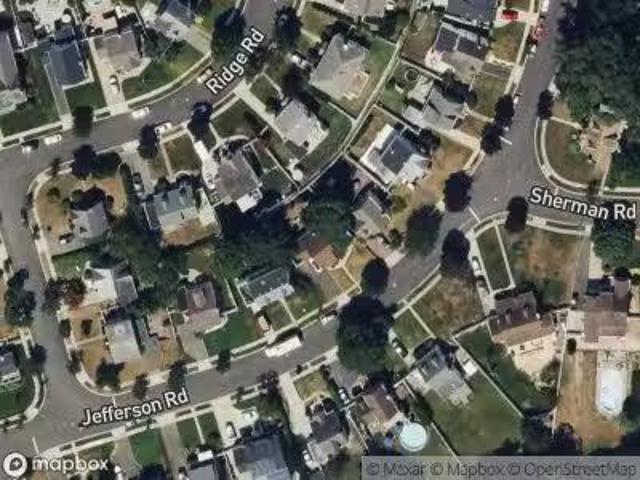 House for sale in Hicksville