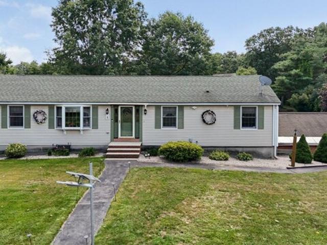 House for sale in Dracut, Massachusetts