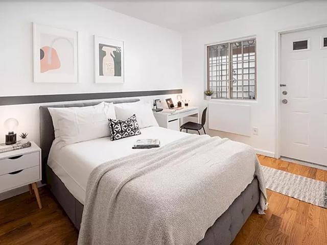 Room for rent in Arverne, New York