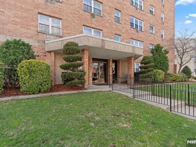 Condo for sale in Hackensack, New Jersey