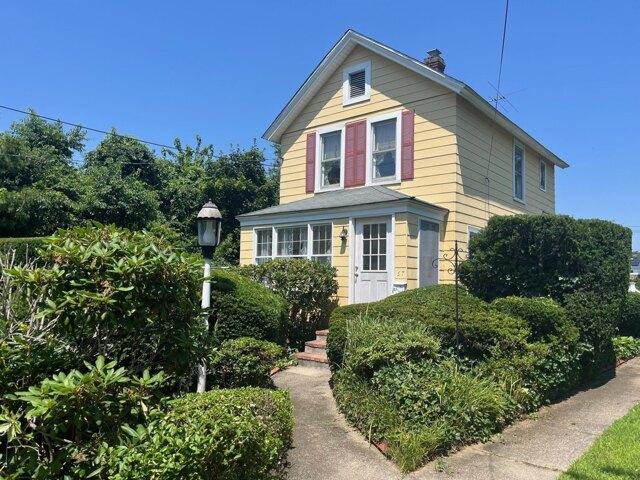 House for sale in East Islip