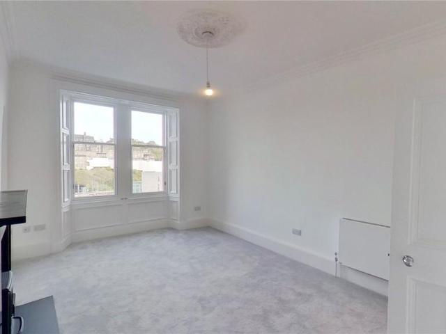 Apartment for rent in Canongate, Old Town