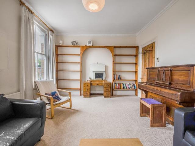Apartment for rent in Stockwell, Greater London