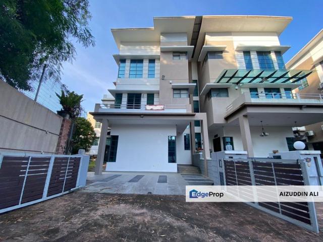 House for sale in Seksyen U8, Shah Alam