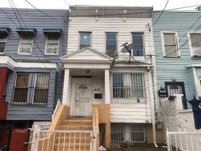 House for sale in The Bronx, Arverne