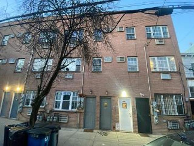 House for sale in The Bronx, Arverne