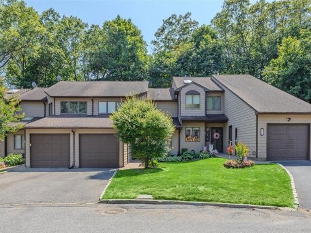 House for sale in Nesconset