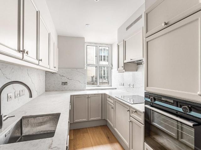 Apartment for rent in St. James's, Greater London